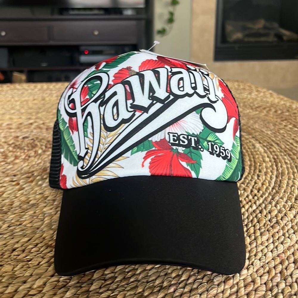 NWT Hawaiian floral trucker Hat